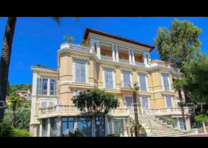 Dans Classee Avec Piscine Menton